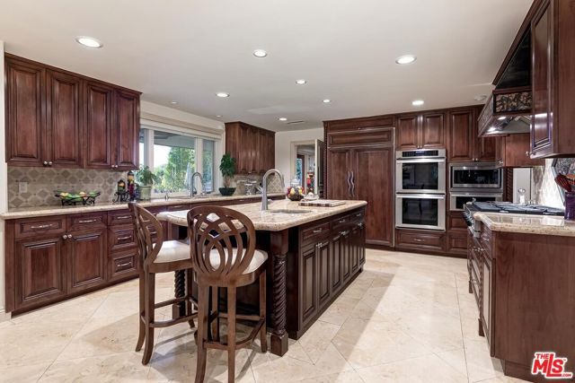 10212 Briarwood Drive, Los Angeles, CA 90077