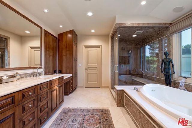 10212 Briarwood Drive, Los Angeles, CA 90077