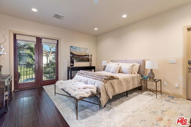 10212 Briarwood Drive, Los Angeles, CA 90077