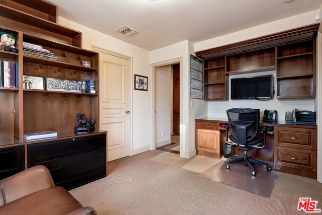 10212 Briarwood Drive, Los Angeles, CA 90077