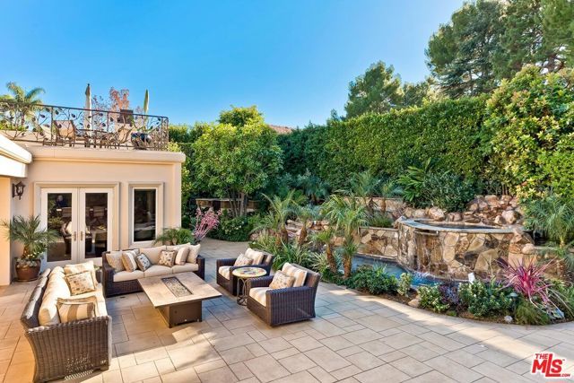 10212 Briarwood Drive, Los Angeles, CA 90077