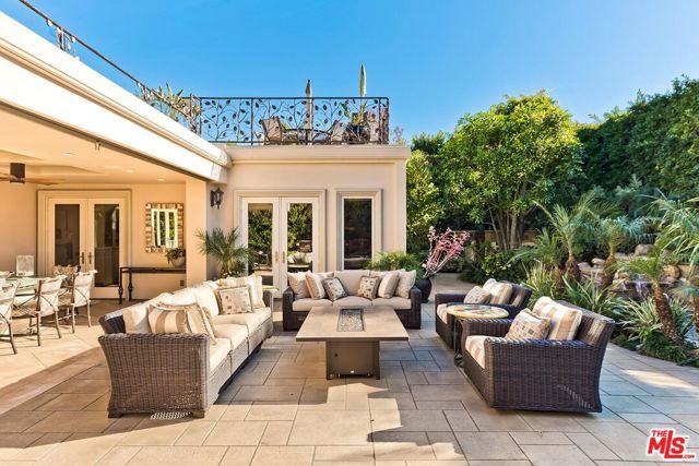 10212 Briarwood Drive, Los Angeles, CA 90077