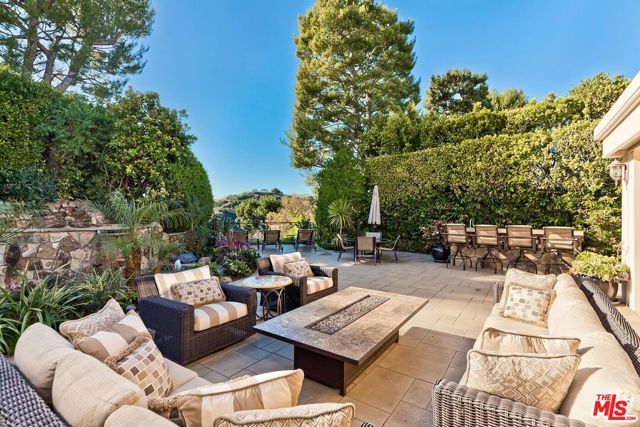 10212 Briarwood Drive, Los Angeles, CA 90077