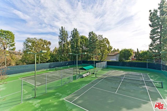 10212 Briarwood Drive, Los Angeles, CA 90077