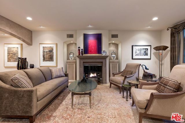 10212 Briarwood Drive, Los Angeles, CA 90077