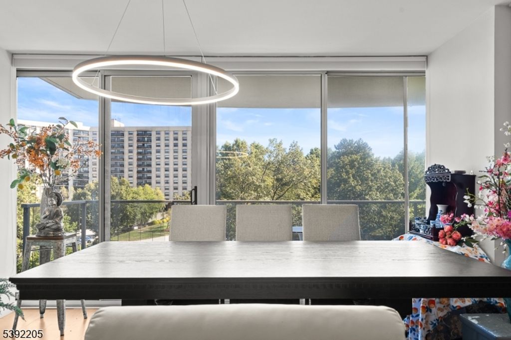 1 Claridge Dr 503, Verona Twp., NJ 07044