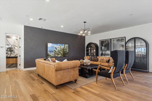 9809 E DESERT COVE Avenue, Scottsdale, AZ 85260