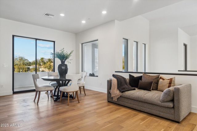 9809 E DESERT COVE Avenue, Scottsdale, AZ 85260