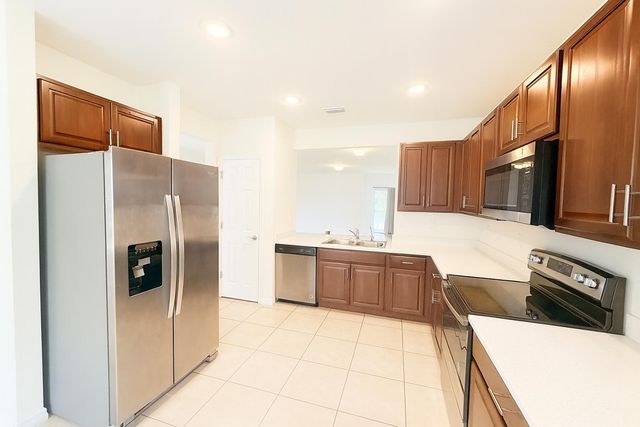 2220 NE 5th Avenue, Cape Coral, FL 33909