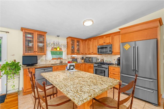 82 Hope Road, Cranston, RI 02921