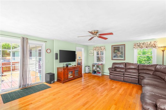 82 Hope Road, Cranston, RI 02921