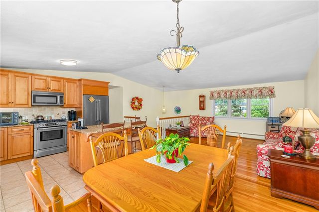 82 Hope Road, Cranston, RI 02921
