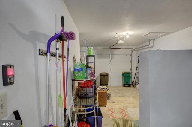 1077 PROGRESS RD, Chambersburg, PA 17201