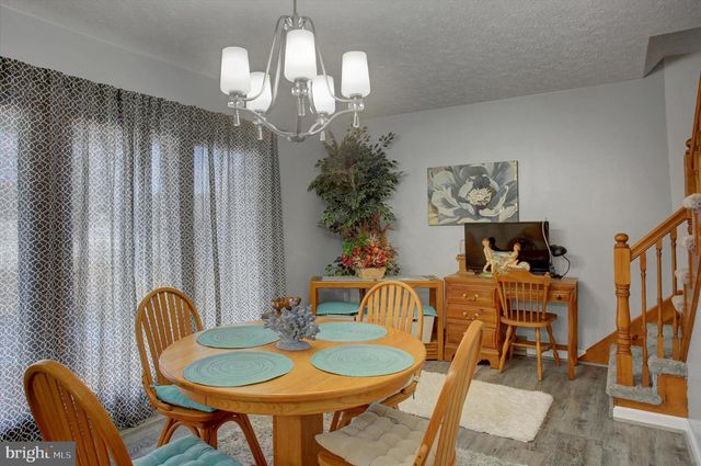 1077 PROGRESS RD, Chambersburg, PA 17201