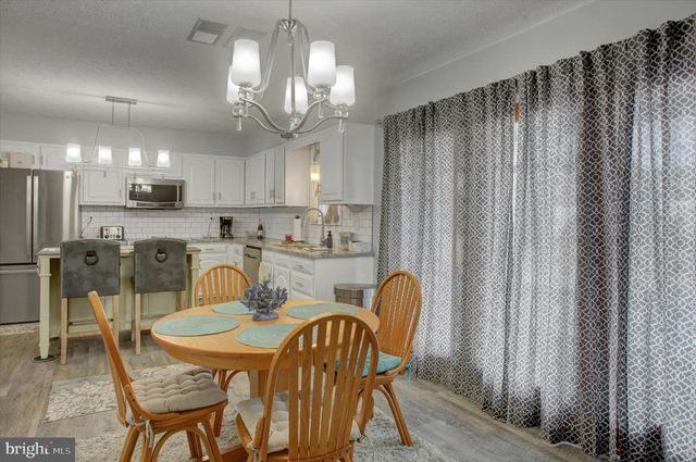 1077 PROGRESS RD, Chambersburg, PA 17201