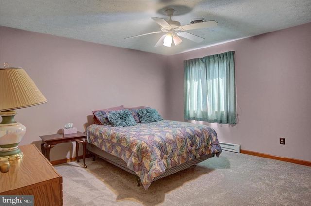 1077 PROGRESS RD, Chambersburg, PA 17201