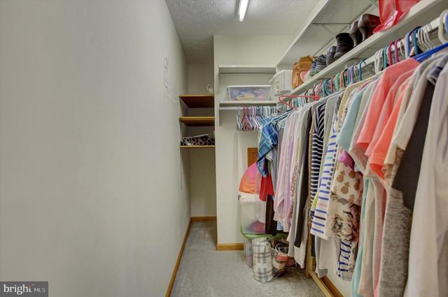 1077 PROGRESS RD, Chambersburg, PA 17201