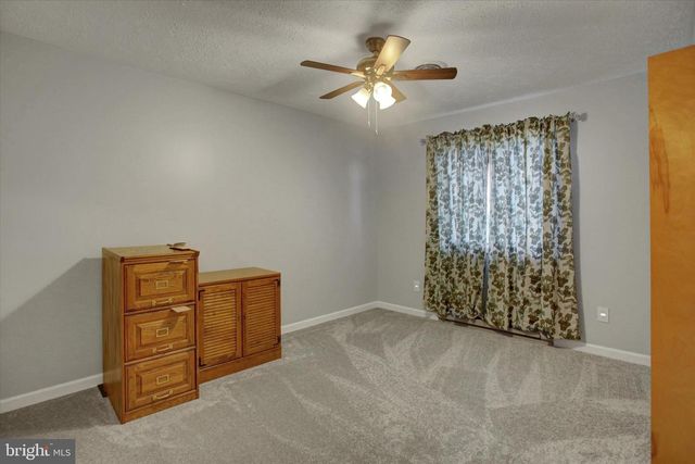 1077 PROGRESS RD, Chambersburg, PA 17201