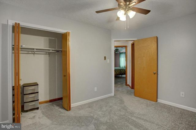 1077 PROGRESS RD, Chambersburg, PA 17201