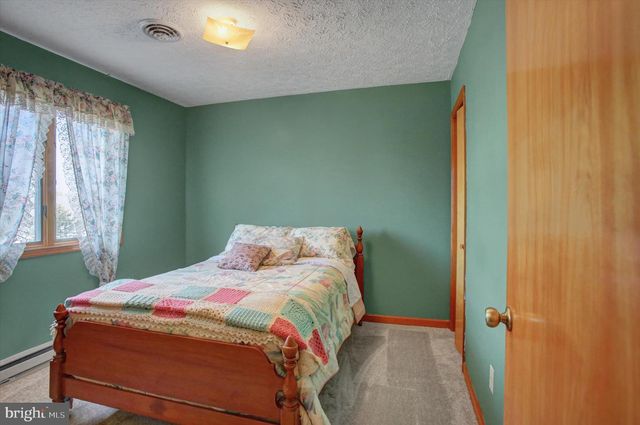 1077 PROGRESS RD, Chambersburg, PA 17201