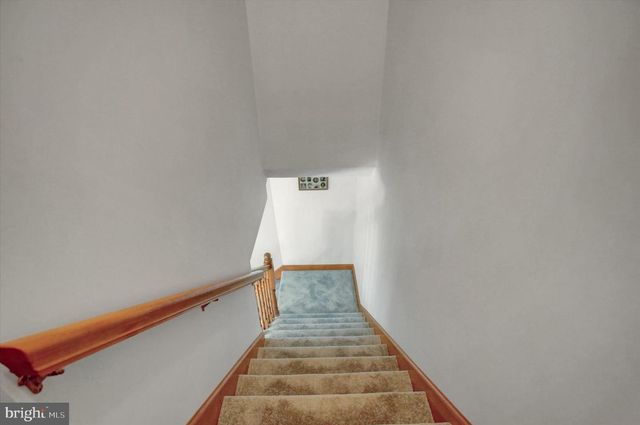 1077 PROGRESS RD, Chambersburg, PA 17201