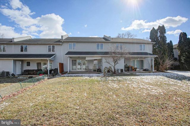 1077 PROGRESS RD, Chambersburg, PA 17201