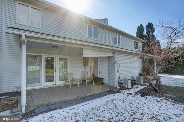 1077 PROGRESS RD, Chambersburg, PA 17201