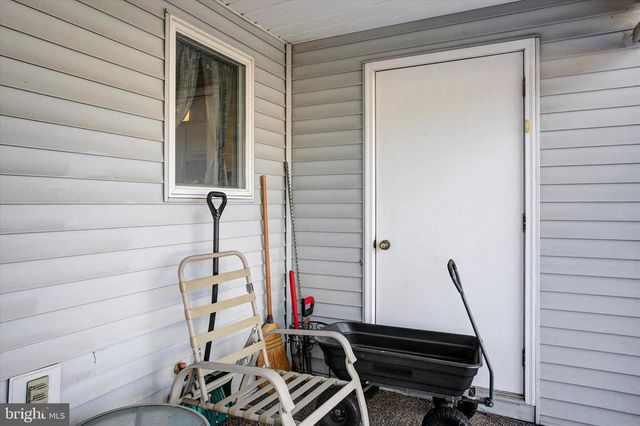 1077 PROGRESS RD, Chambersburg, PA 17201