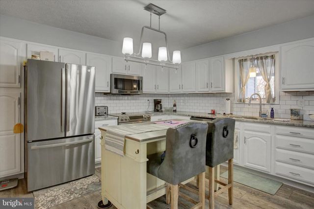 1077 PROGRESS RD, Chambersburg, PA 17201