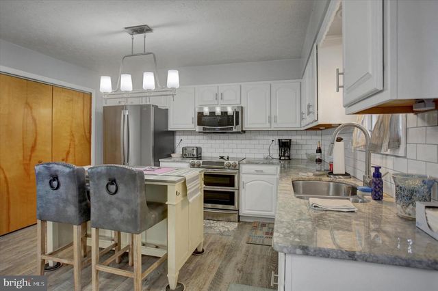 1077 PROGRESS RD, Chambersburg, PA 17201