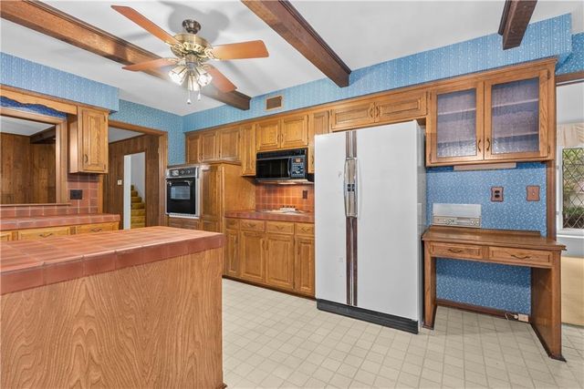 12818 Oakmont Drive, Kansas City, MO 64145