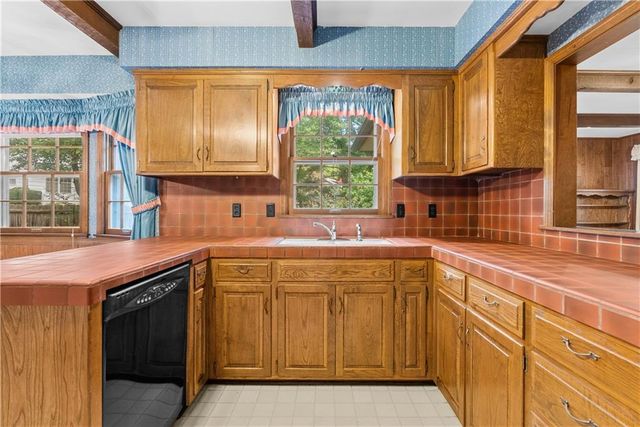 12818 Oakmont Drive, Kansas City, MO 64145
