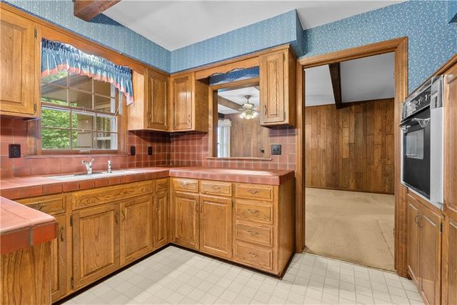 12818 Oakmont Drive, Kansas City, MO 64145