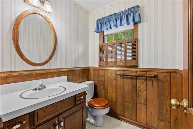 12818 Oakmont Drive, Kansas City, MO 64145