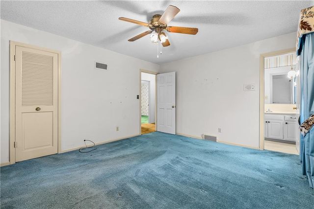 12818 Oakmont Drive, Kansas City, MO 64145