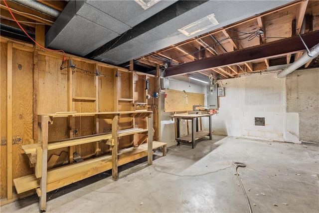 12818 Oakmont Drive, Kansas City, MO 64145