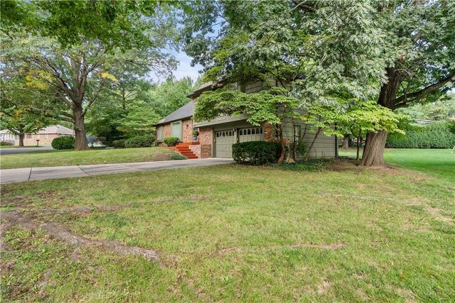 12818 Oakmont Drive, Kansas City, MO 64145