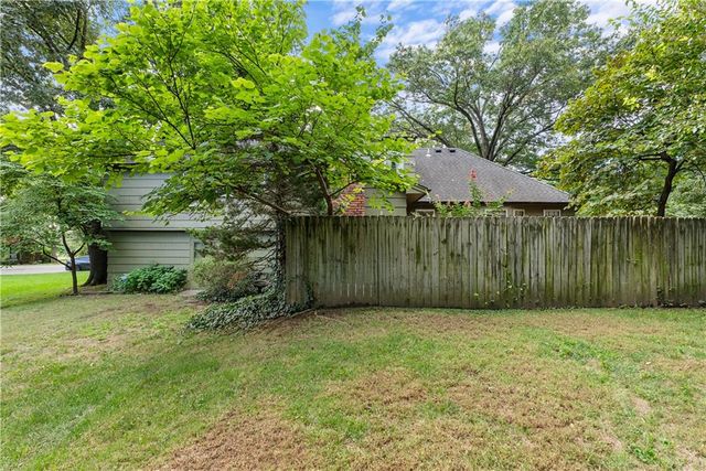 12818 Oakmont Drive, Kansas City, MO 64145