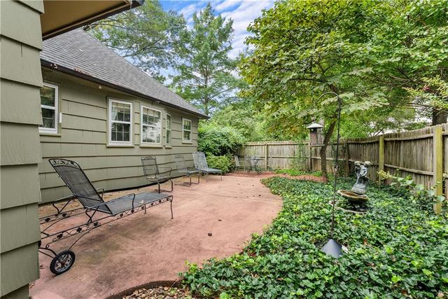 12818 Oakmont Drive, Kansas City, MO 64145