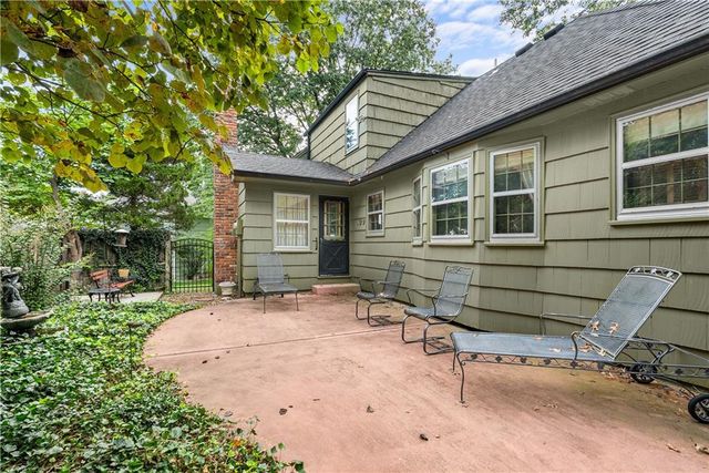 12818 Oakmont Drive, Kansas City, MO 64145