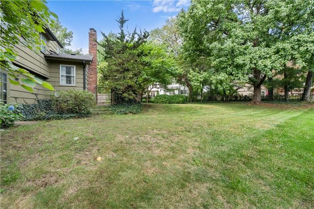 12818 Oakmont Drive, Kansas City, MO 64145
