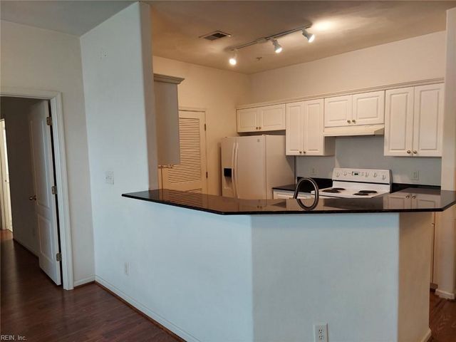 1061 Grand Oak LN, Virginia Beach, VA 23455