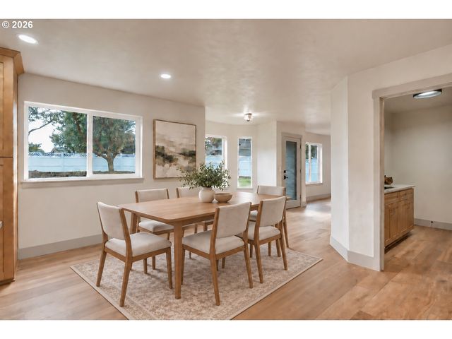 2770 FOXHAVEN Dr Se, Salem, OR 97306