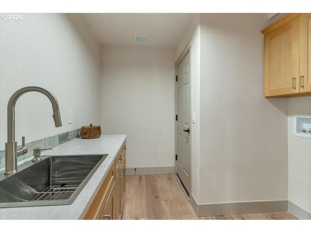 2770 FOXHAVEN Dr Se, Salem, OR 97306