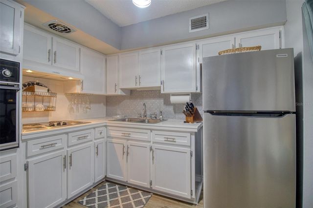 2436 RHODESIAN DRIVE 32, Clearwater, FL 33763