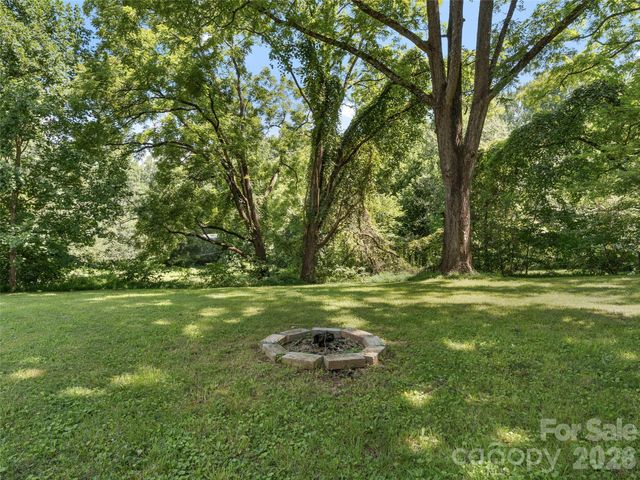 116 Candler School Road, Candler, NC 28715