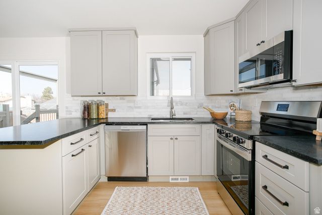 5956 W JARGON CIR, Kearns, UT 84118