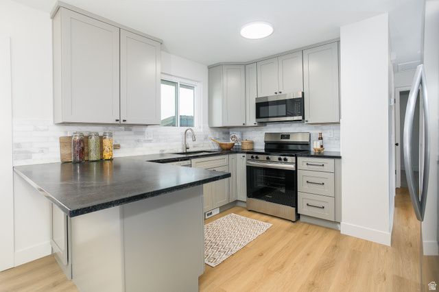 5956 W JARGON CIR, Kearns, UT 84118