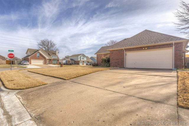 7916 N 125th East Avenue, Owasso, OK 74055