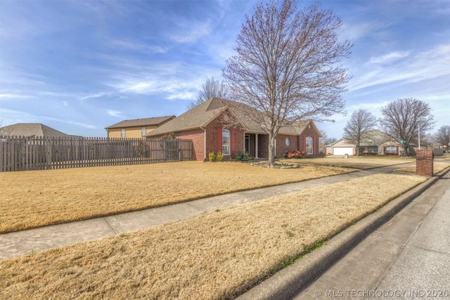 7916 N 125th East Avenue, Owasso, OK 74055